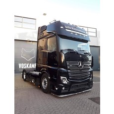 Fox Parts Fox Parts zonneklep voor de Mercedes Actros met uitsparing voor 4x Lazer Tripple R750