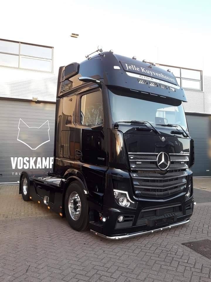 Visière basse Fox Parts pour Mercedes Actros avec 4 feux Lazer Tripple R750