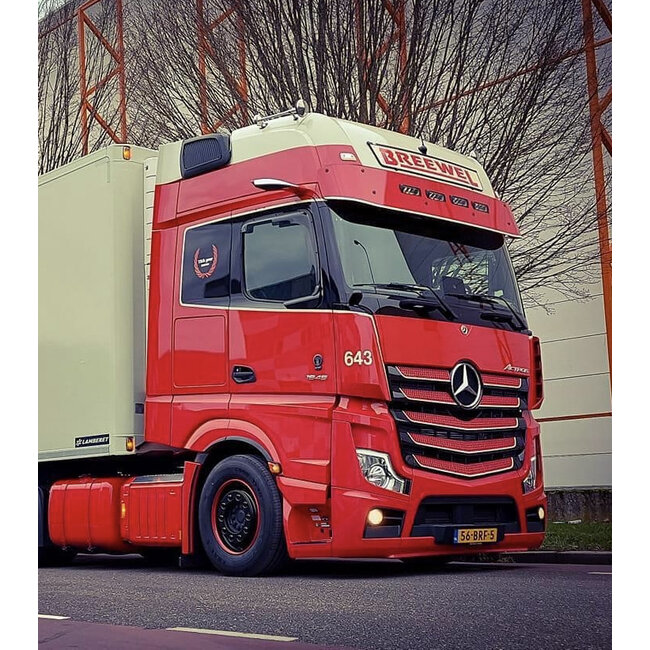 Visière basse Fox Parts pour Mercedes Actros avec 4 feux Lazer Tripple R750