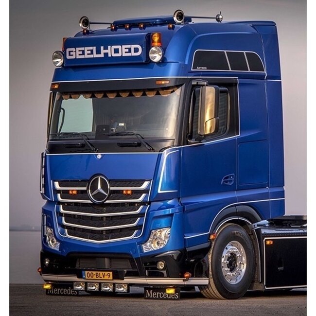 Schöner Schmutzfänger mit dicker Mercedes-Aufschrift 60 × 30 cm