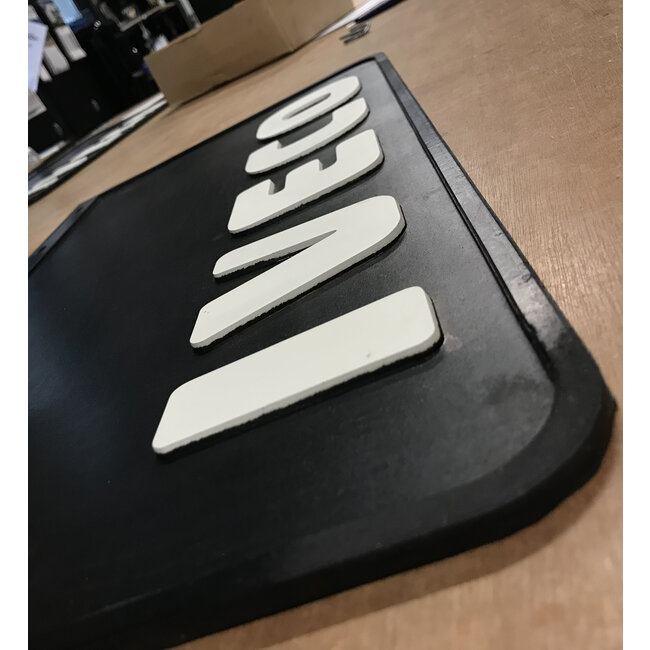 Stänkskydd Iveco, 63 x 35 cm