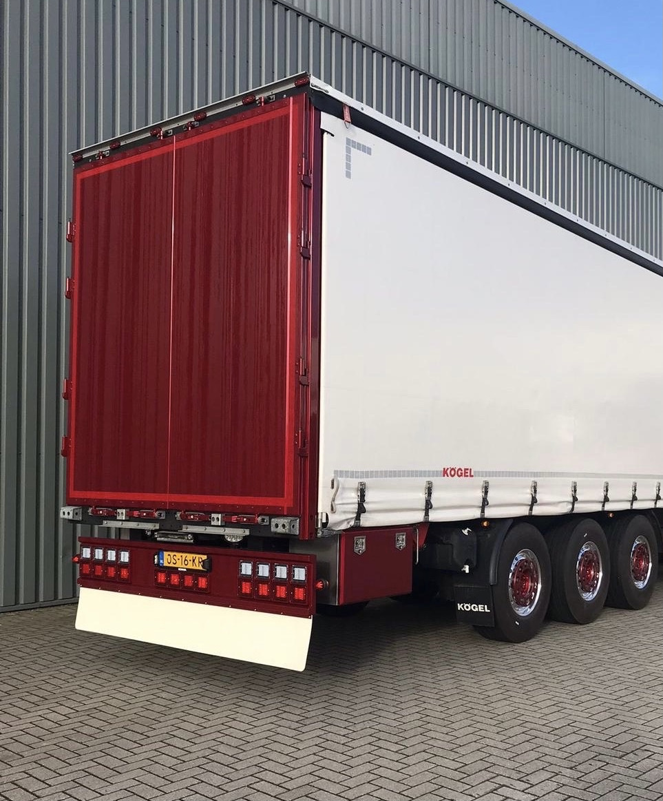 Ramowy zderzak tylny Turbo Truckparts z 8 okrągłymi otworami (stal nierdzewna)