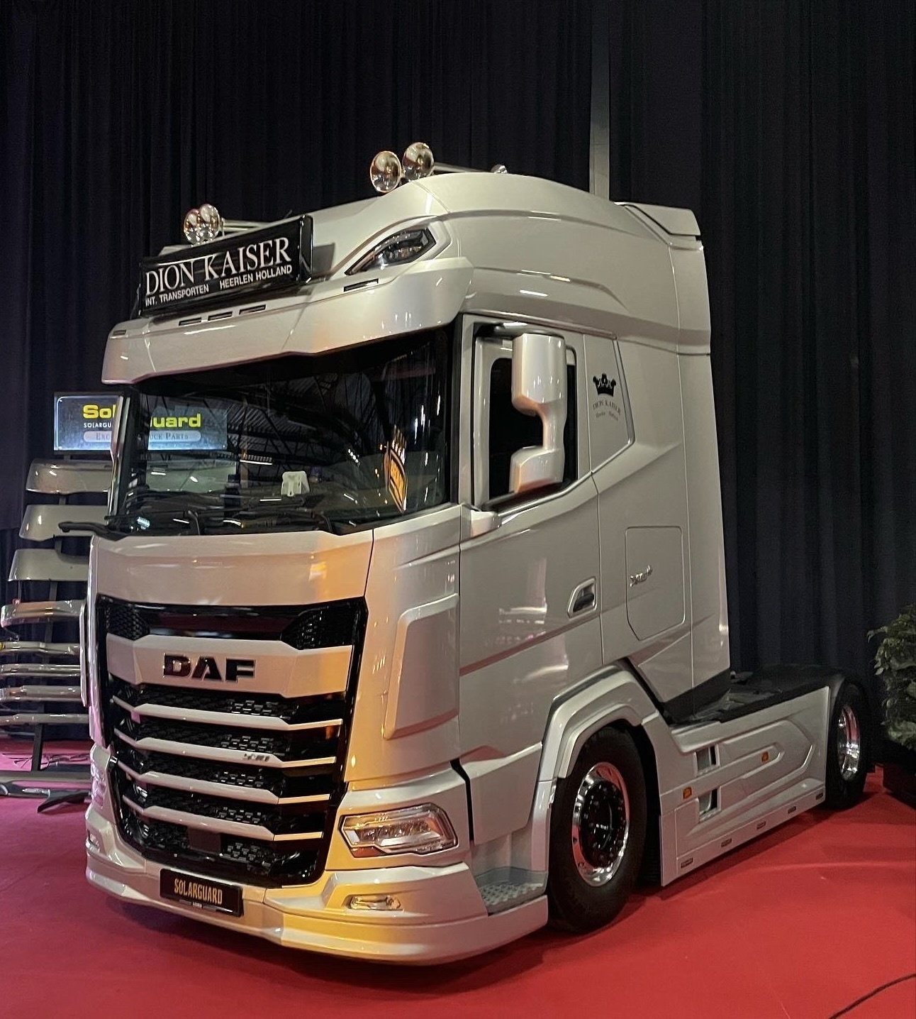 DAF Wsporniki znaku świetlnego NG DAF XG+