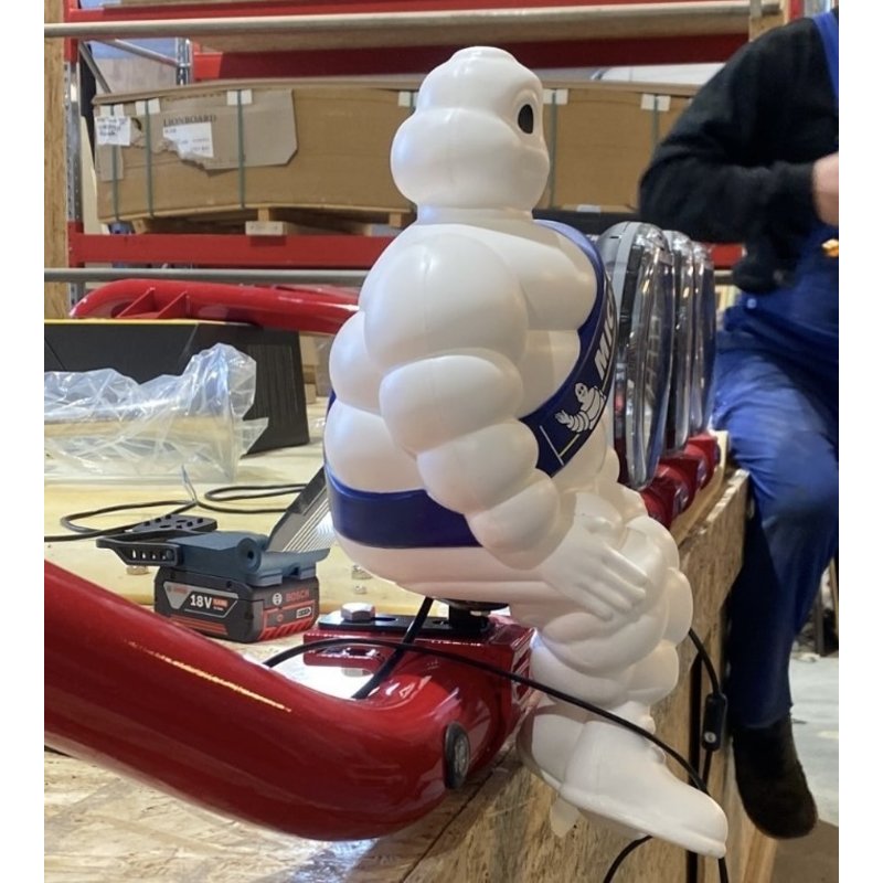 Michelin relance la figurine Bibendum pour décorer les camions