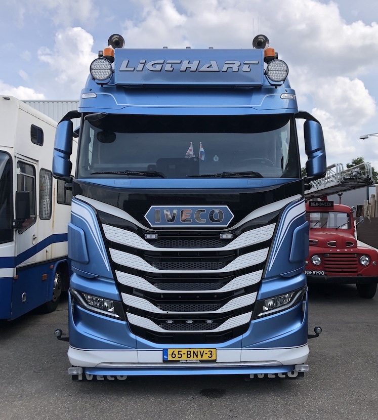 Vepro oy Iveco S-WAY Zonneklep verlenger