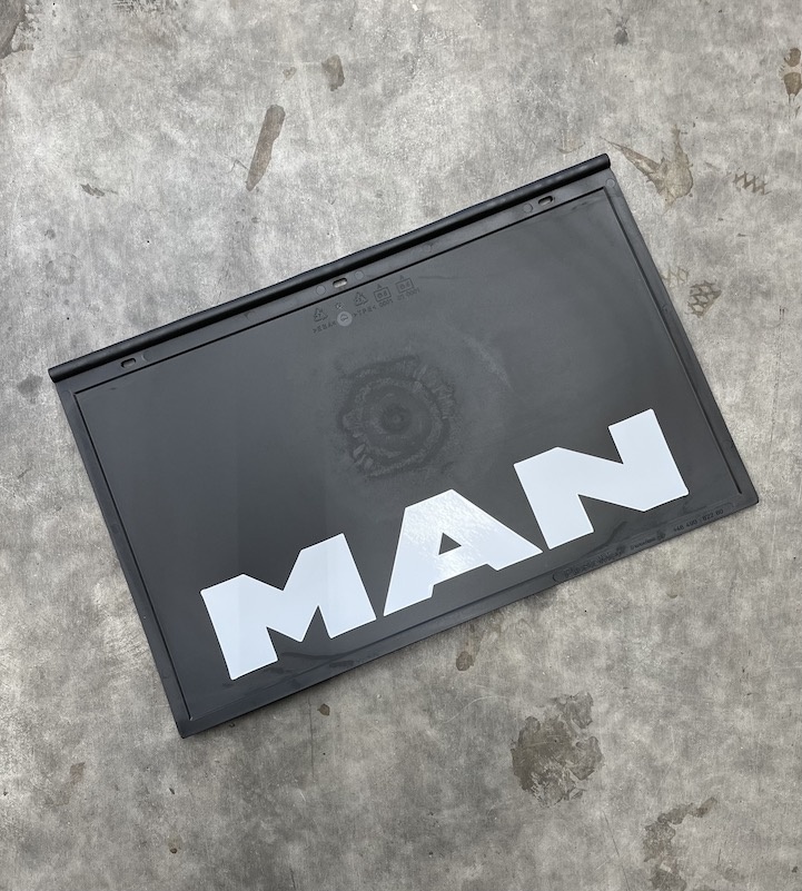 Schöner Schmutzfänger mit MAN-Aufschrift 62 × 40 cm