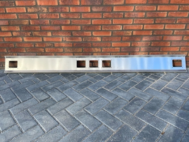 IZELED Lichtleiste Scania NG Baureihen R und S einschließlich Montagerahmen