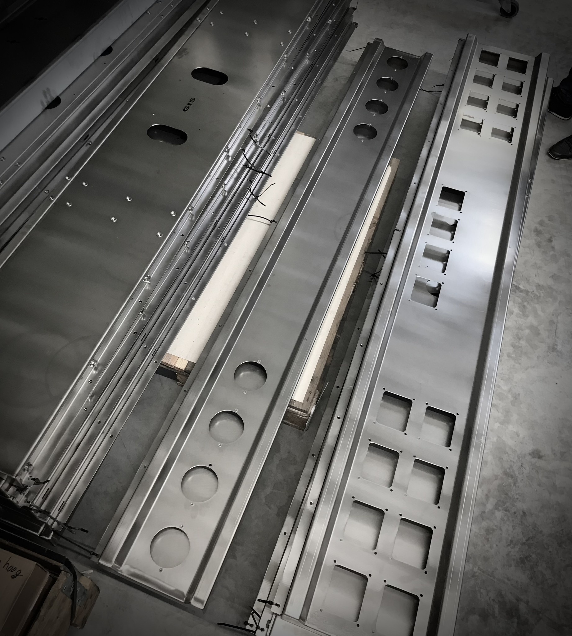 Turbo Truckparts achterbumper met 8 ronde gaten (RVS)