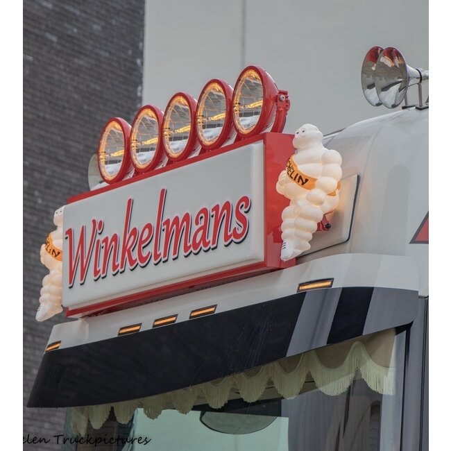 Halterung für 4, 5 oder 6 Fernscheinwerfer oberhalb des Leuchtschilds