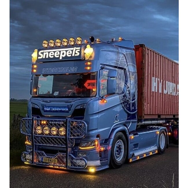 Wspornik świateł drogowych na 4, 5 lub 6 reflektorów nad neonem dachowym