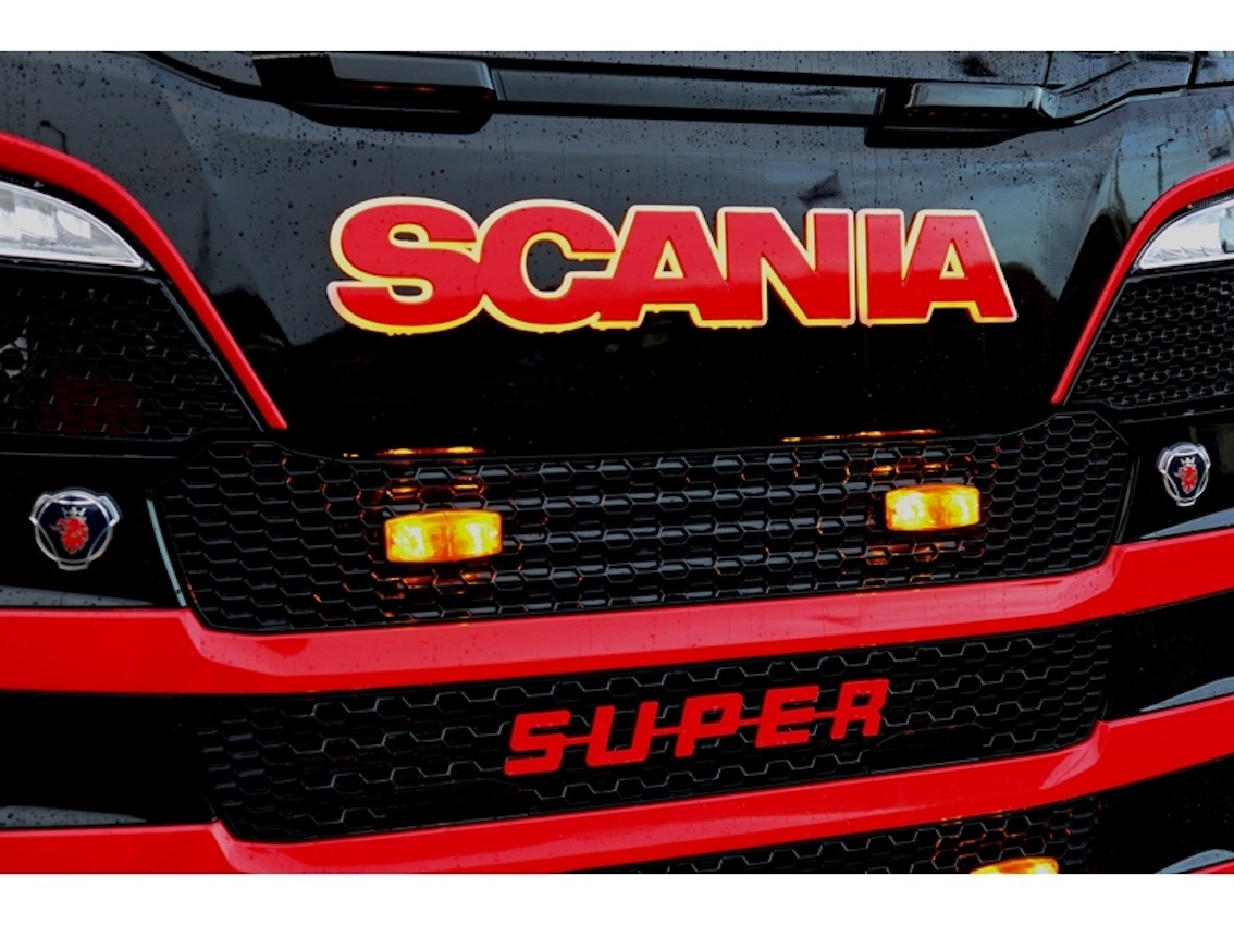 Beleuchtetes Scania-Emblem