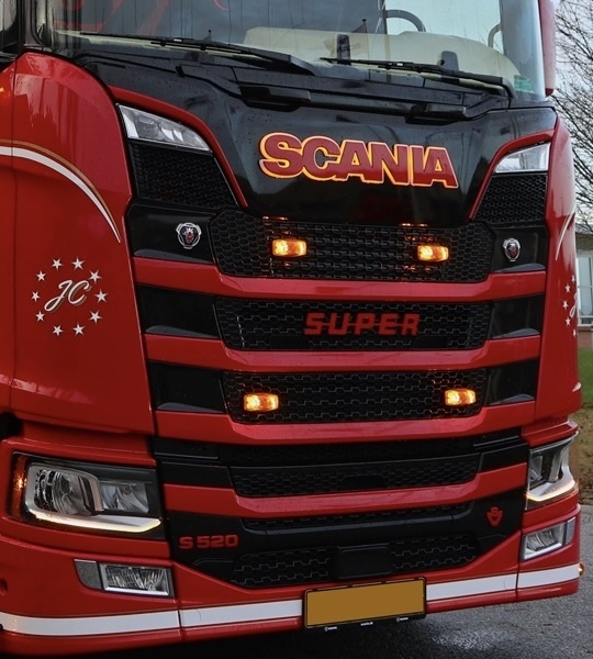 Beleuchtetes Scania-Emblem