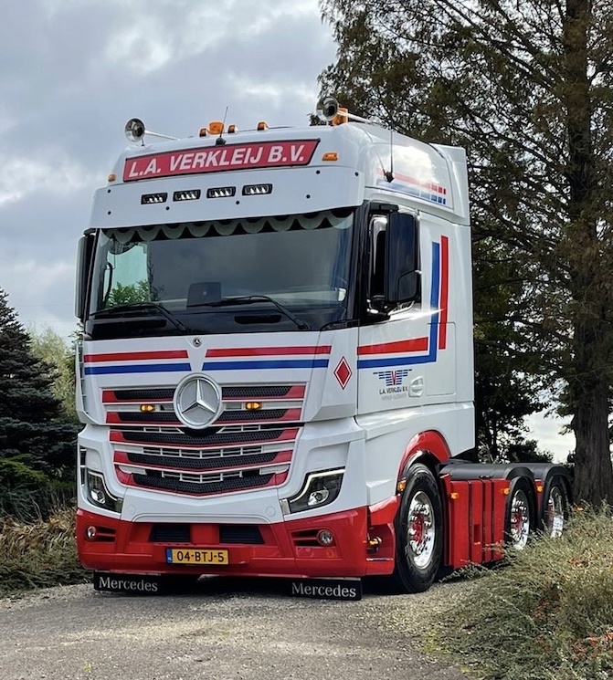 Fox Parts Visière Fox Parts MB Actros avec 4 feux de route Lazer