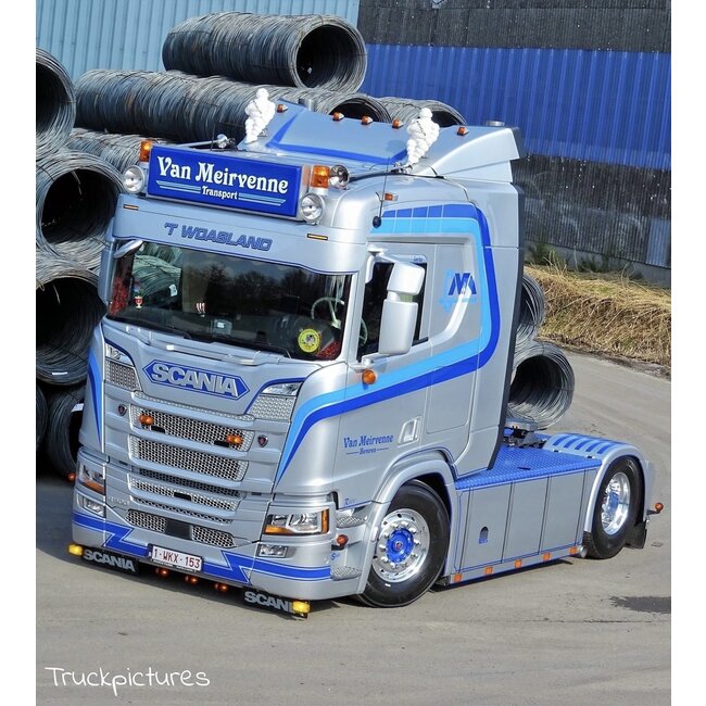 Klosz DT Spare Parts do reflektora dalekosiężnego Volvo