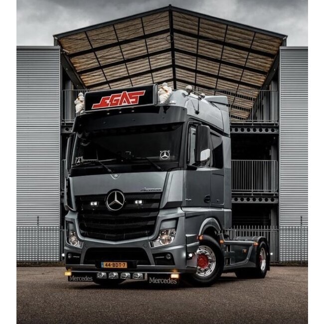 Fox Parts lowered sun visor for the Mercedes Actros