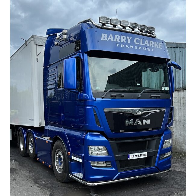 Beautiful Aluminium Fox Parts sunvisor for the big XXL Cab