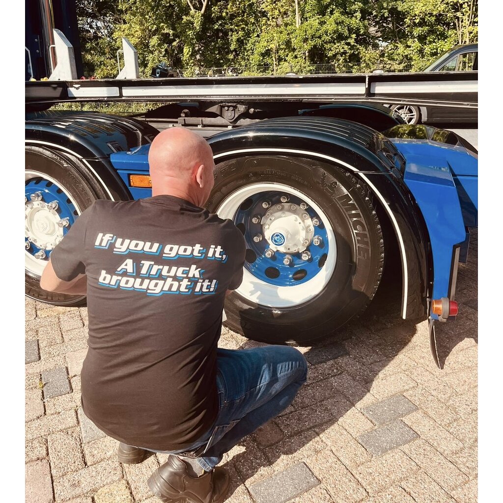 GIS T-Shirt 'If you got it, A Truck brought it' - Go-in-Style.nl