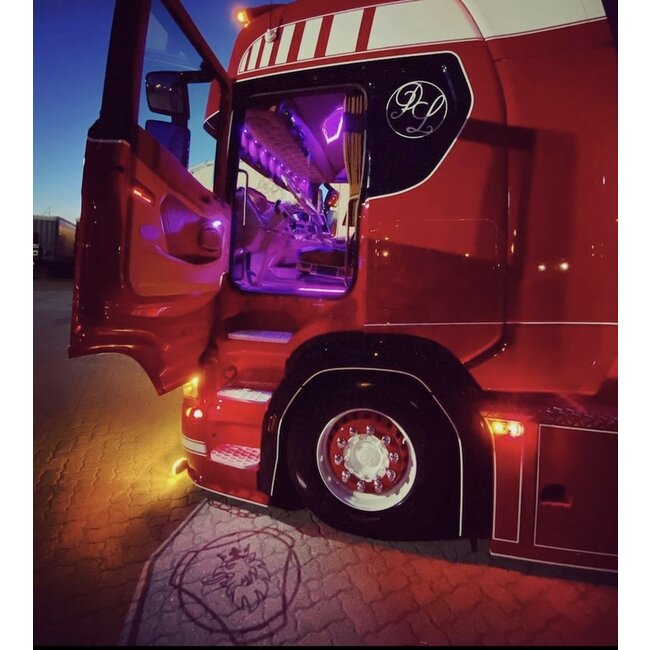 Oświetlenie wejścia Scania NextGen (komplet)