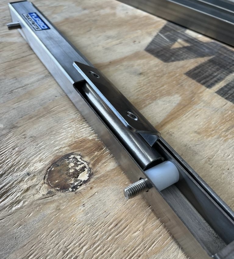 Turbo Truckparts scharnierende spatlapsteun voor de achterbumper!