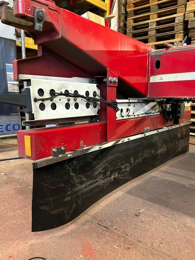 Turbo Truckparts scharnierende spatlapsteun voor de achterbumper!