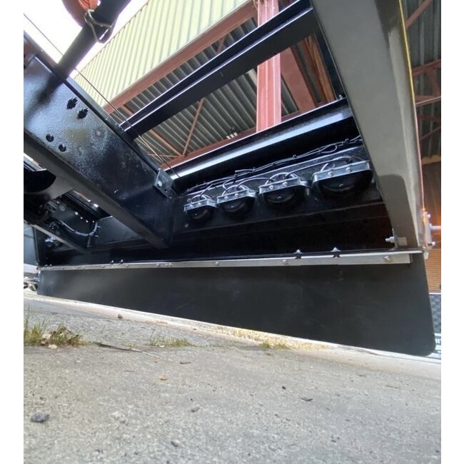 Turbo Truckparts hinged mudflap support for the rear bumper!