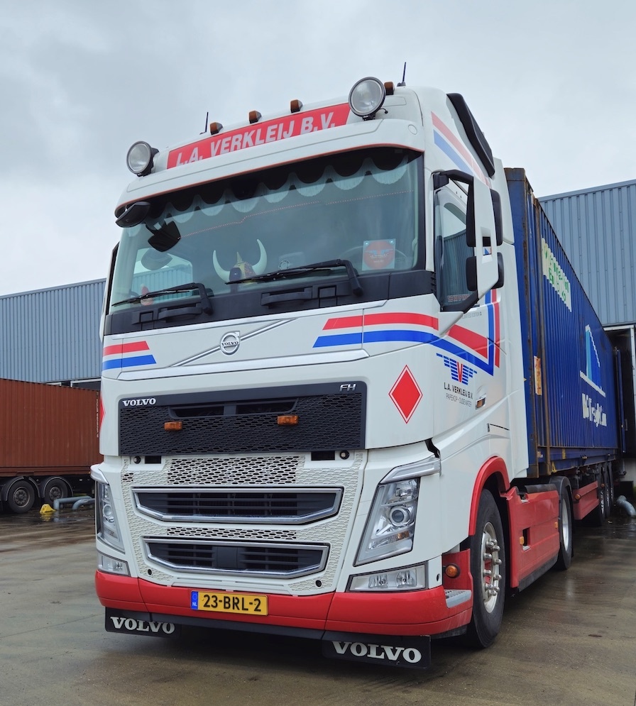 Turbo Truckparts  mudflap brackets Volvo FH/FM5/Aero (set)