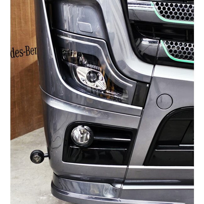 Solarguard Headlamp eyebrows for Mercedes Actros (set)