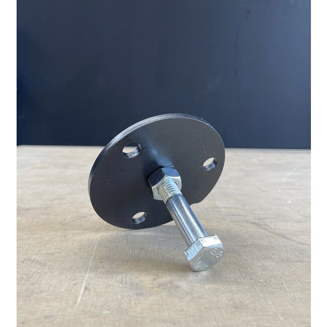 Handlebar puller for three-spoke steering wheels