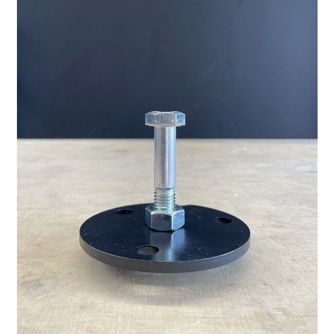 Handlebar puller for three-spoke steering wheels