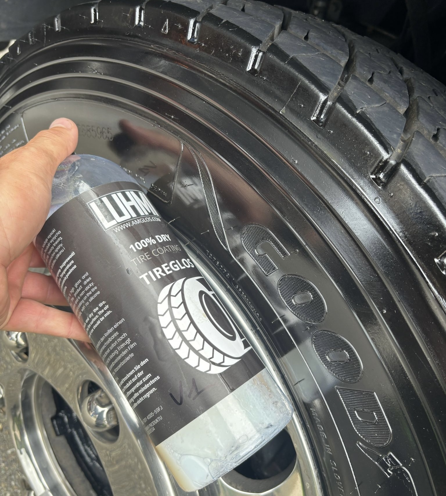 ★ LUHMI tire gloss タイヤワックス ランクル ハイエース ★ LUHMI tire gloss 1L 手につかない、飛び散らないタイヤグロス