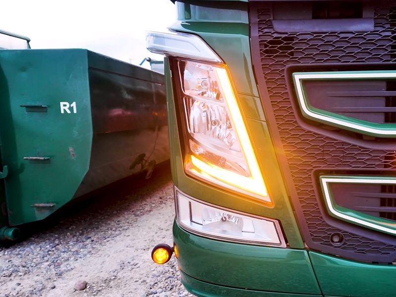 Schakelbare dagrijverlichting Volvo FH4 - wit/oranje/flitser