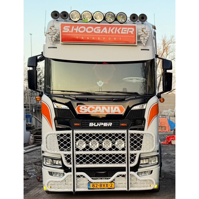 Closed grille element for the Next Gen Scania