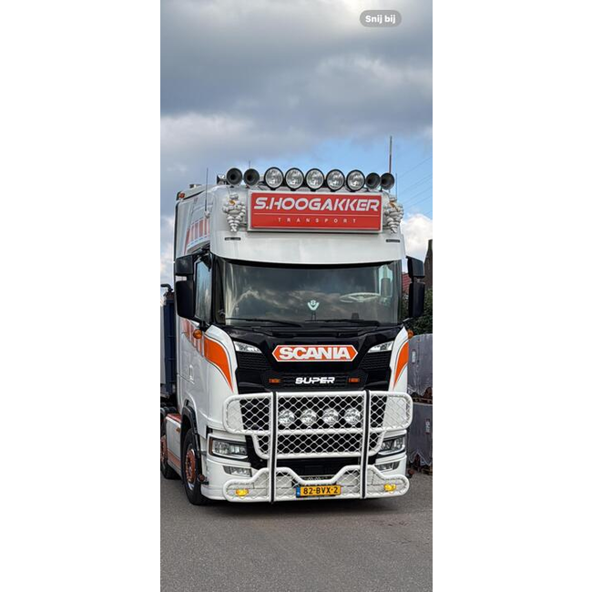 Geschlossenes Kühlergrillelement für den Scania der nächsten Generation