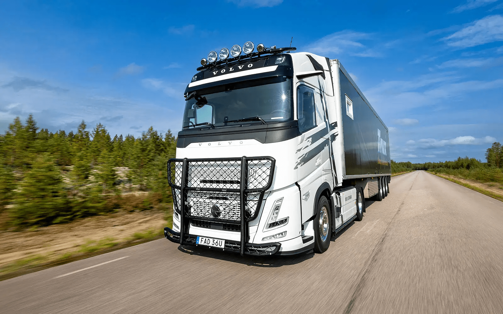 Trux Bullbar Volvo FH Aero Highway, glatte Oberfläche