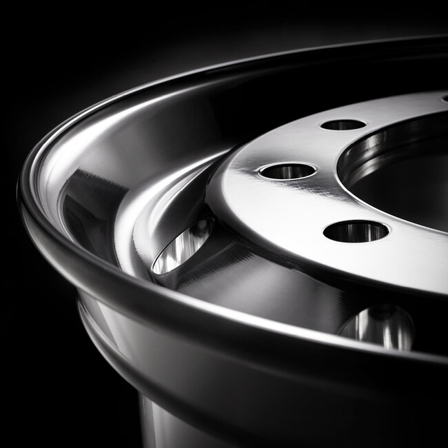 Felga aluminiowo-chromowa Omnius Wheels do osi skrętnej przyczepy 22,5" x 11,75" / ET 120