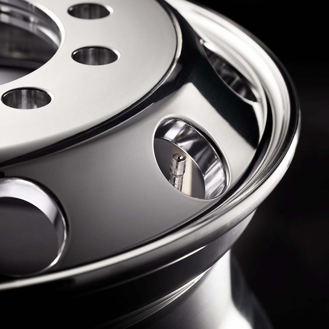 Omnius Wheels Chrom-Aluminium-Felge 17,5" x 6,75"