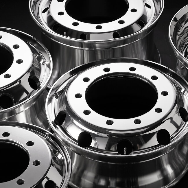 Omnius Wheels Chrom-Aluminium-Felge 22,5" x 8,25" / ET 144