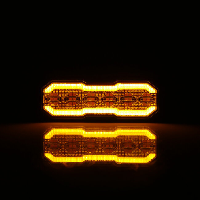 Lampa błyskowa z przydymionym obiektywem z pierścieniem Halo