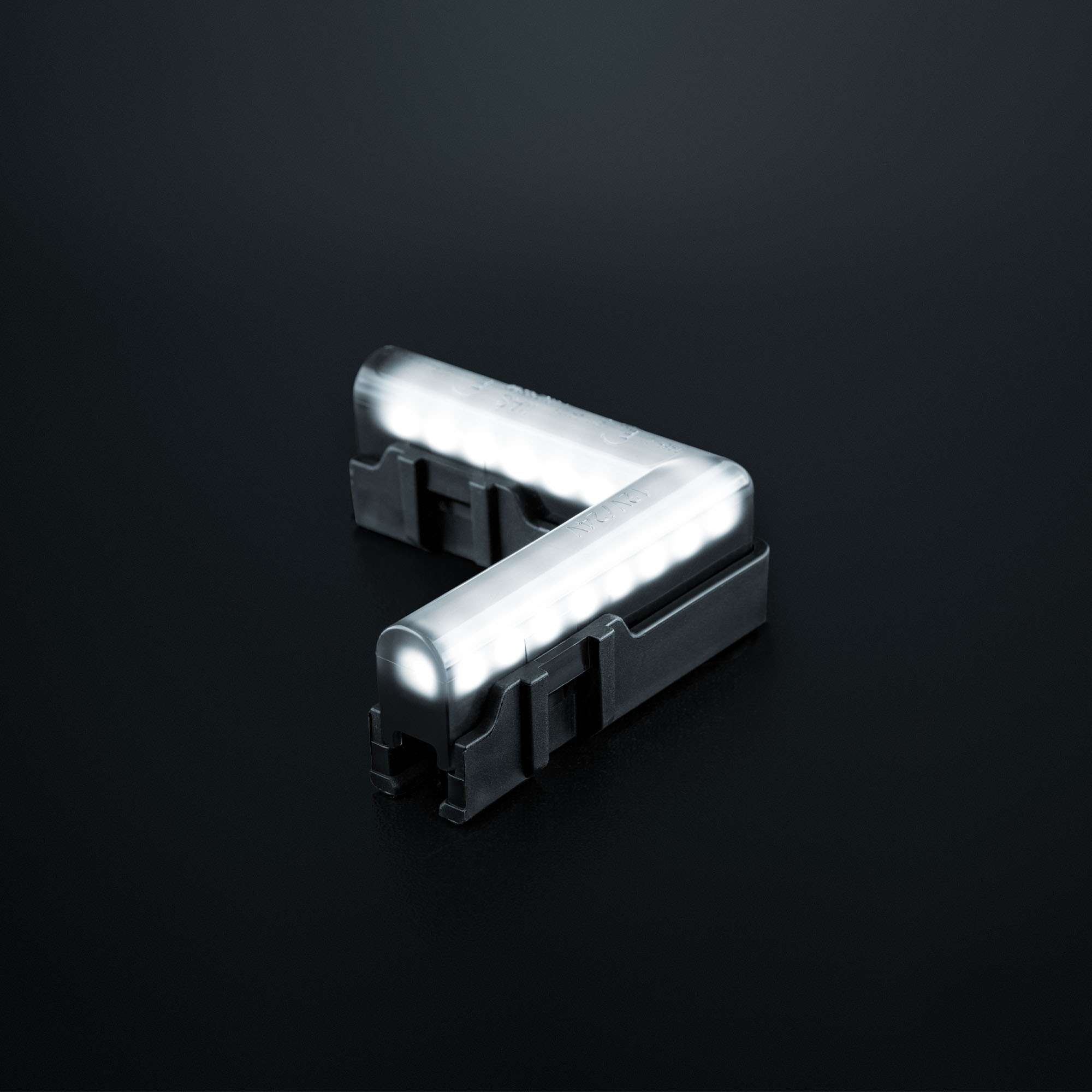 Strands Freedom Dark Line Corner Front Position Light