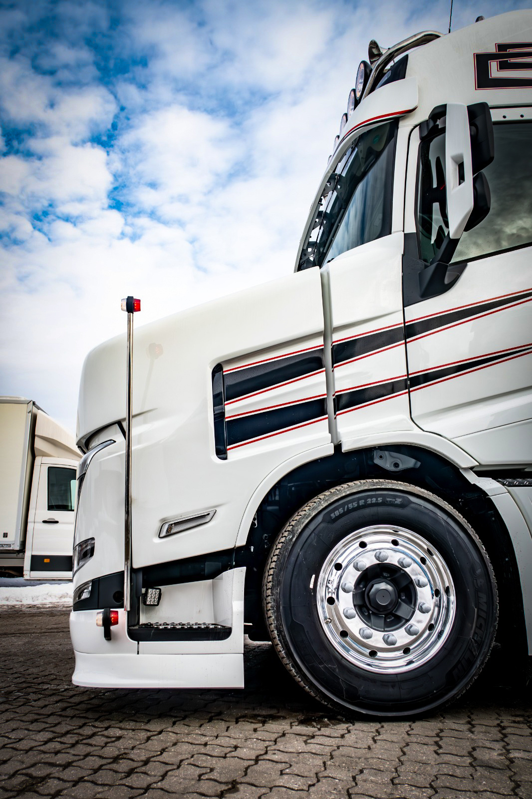 Volvo FH4B underspoiler type 3