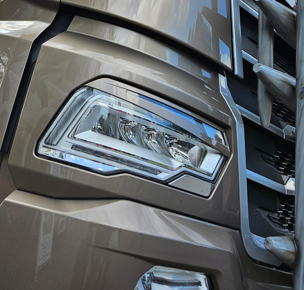 Wściekle wyglądające reflektory DAF XF/XG/XG+
