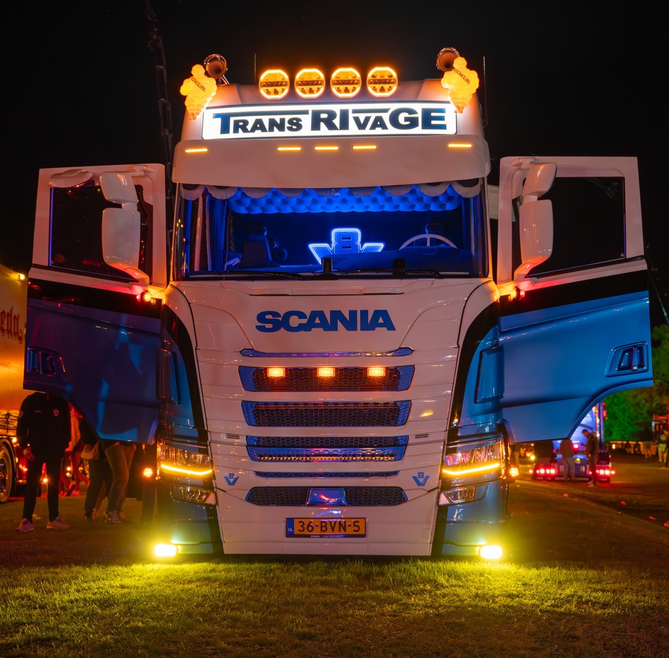 Solarguard Wąski spojler pod zderzak Solarguard Scania NG niski zderzak + lampy Talmu