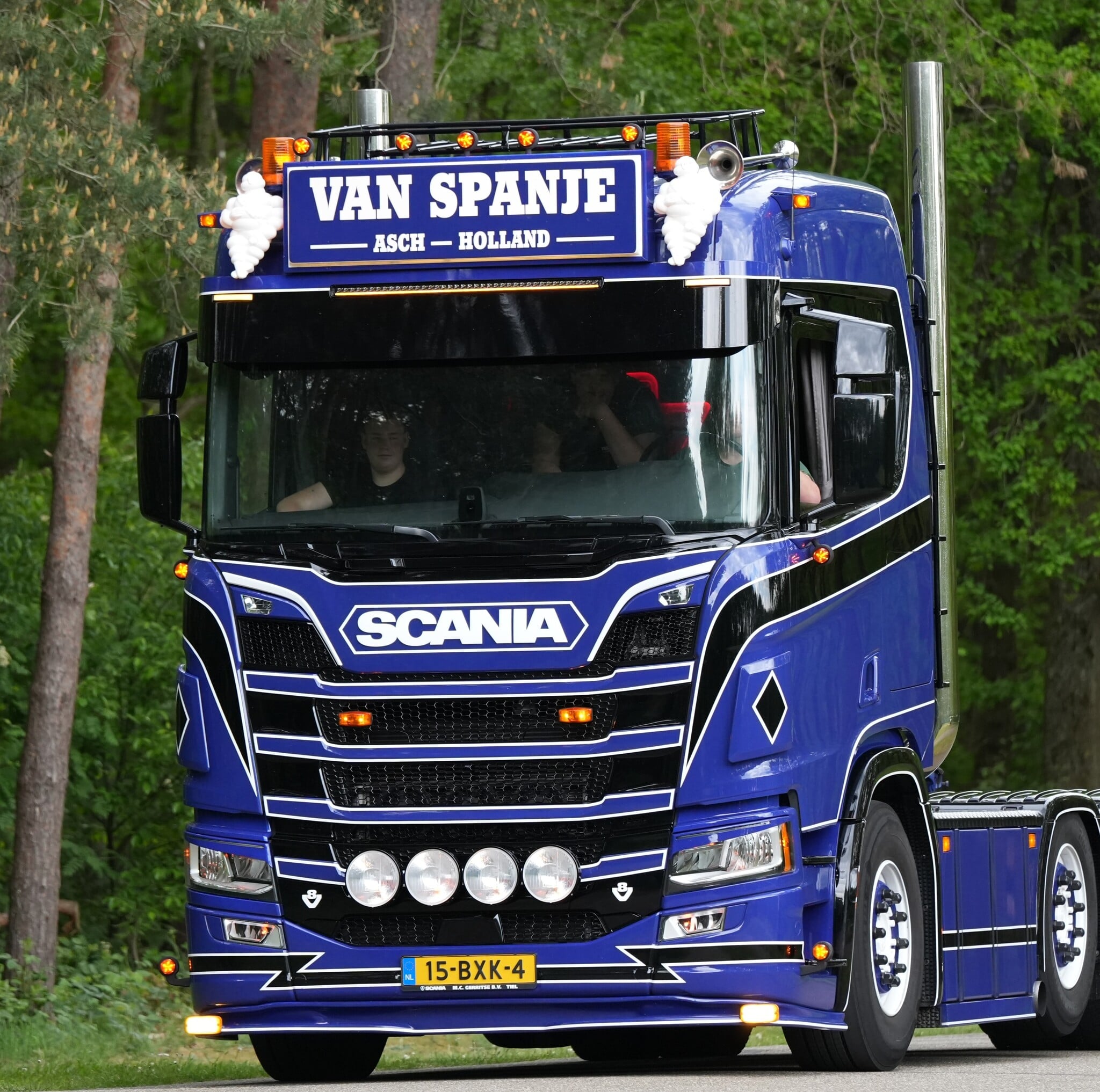 Fox Parts Fox Parts-solskydd, Scania NG, rakt 34 cm, med Siberia LED-ramp
