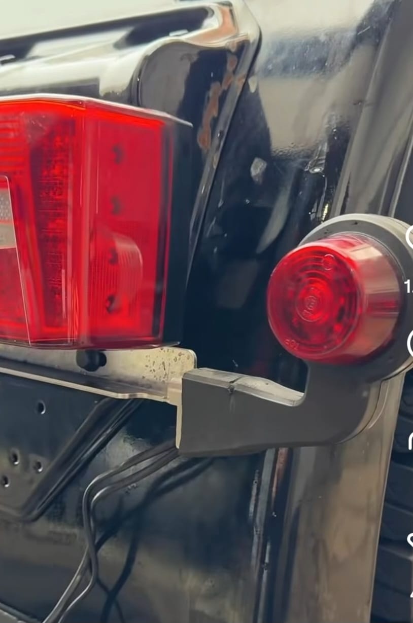 Wspornik do montażu szerokości słupka Scania NG tył (zestaw) Za zestaw