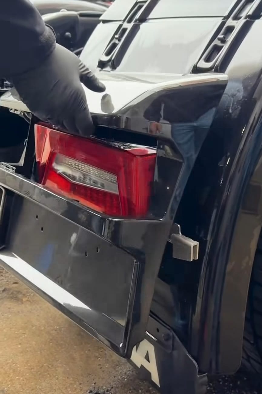 Wspornik do montażu szerokości słupka Scania NG tył (zestaw) Za zestaw