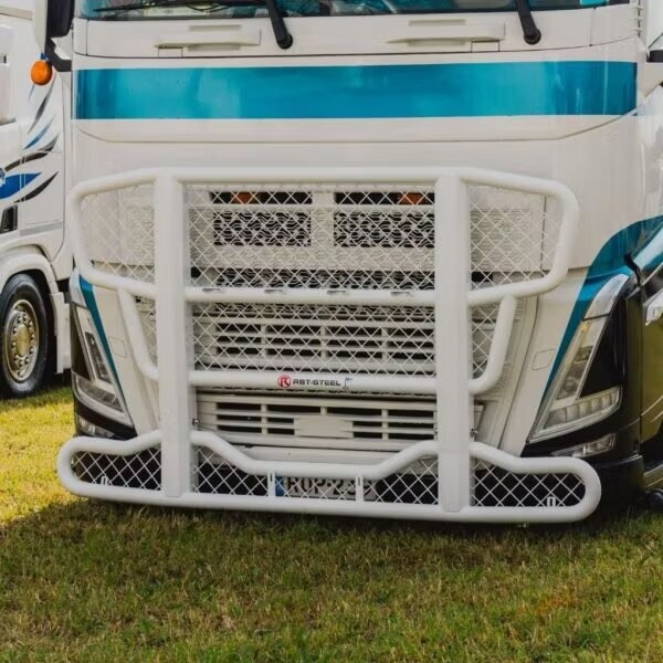 RST-STEEL Bull bar Freeway V49 Volvo FH4/FH5