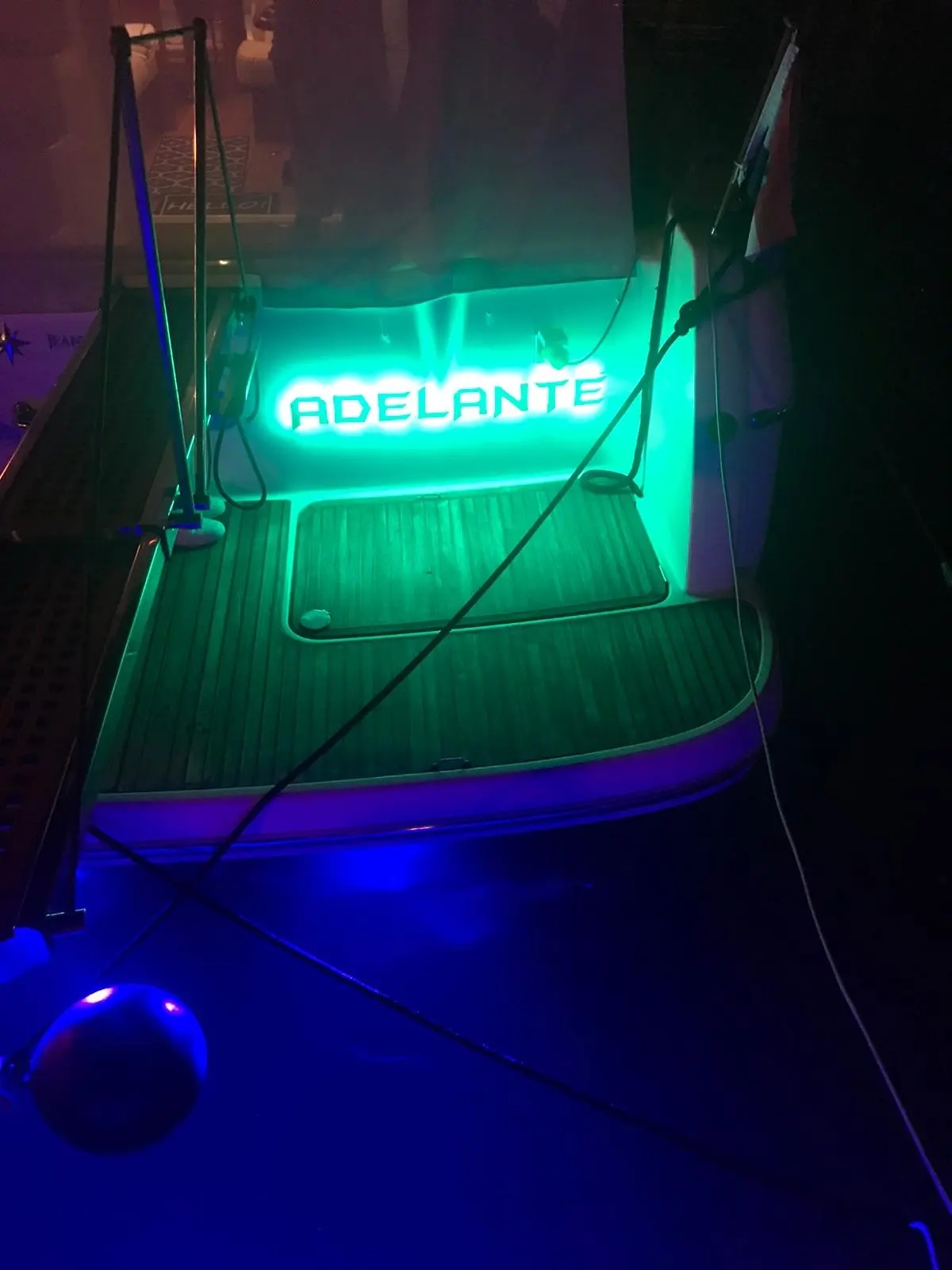 Надпись на яхте со светодиодной подсветкой - хром, с управлением DMX512