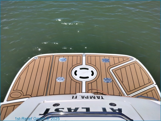 Folding davits for rigid hull boats / tenders (RIB rigid inflatable boat) with wheels