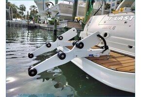 Folding davits for rigid hull boats / tenders (RIB)