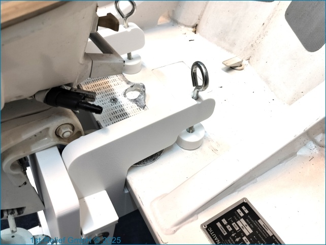 VersaChock - Vertical dinghy and outboard stand